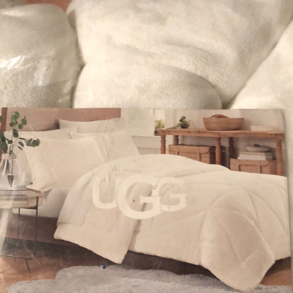 Ugh Avery reversible comforter set